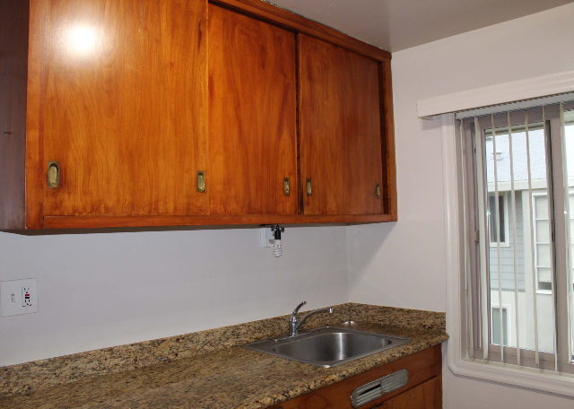 Hale Apartments - Photo 3 of 8