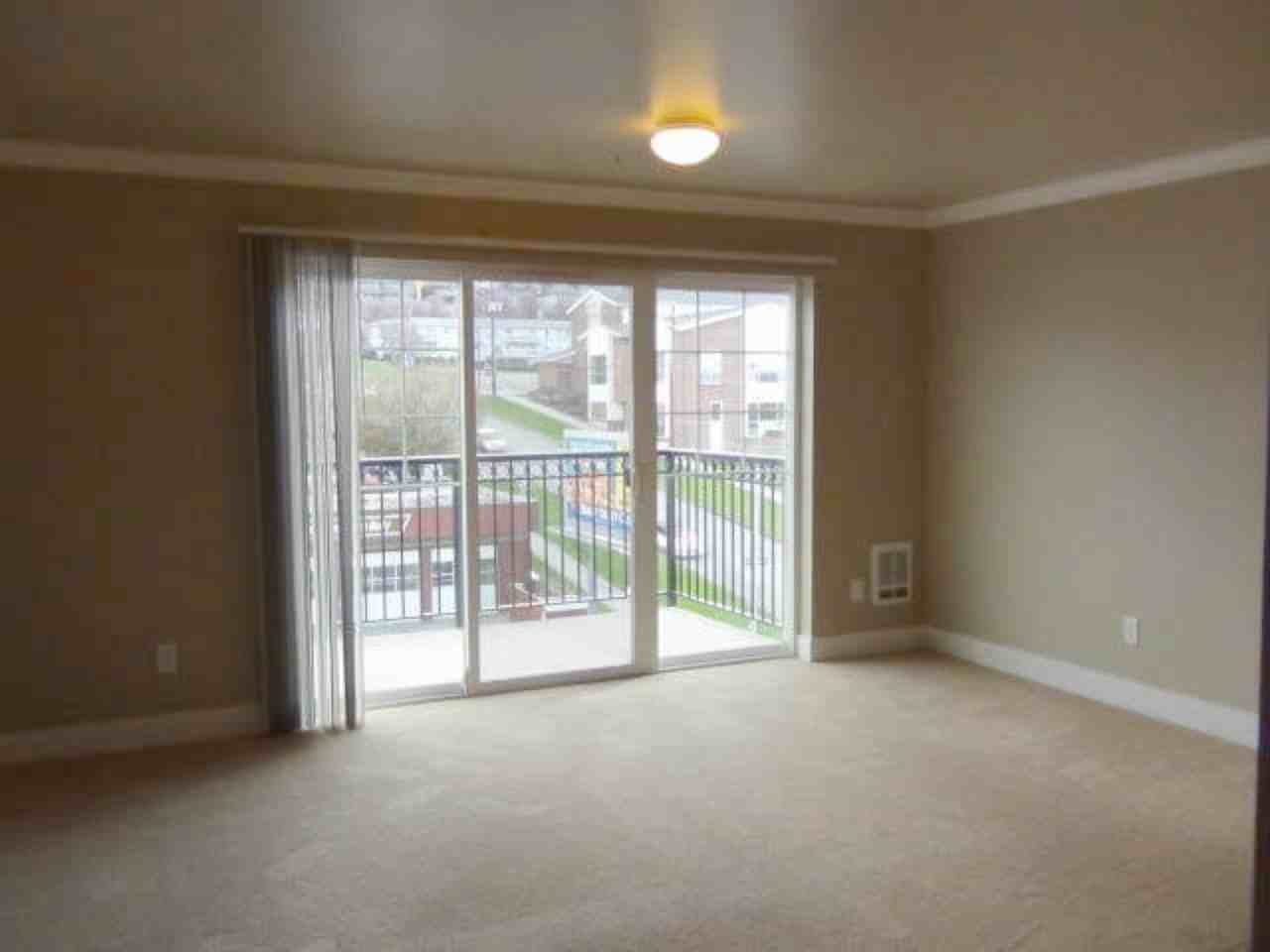 1001 N State #402 - Photo 3 of 9