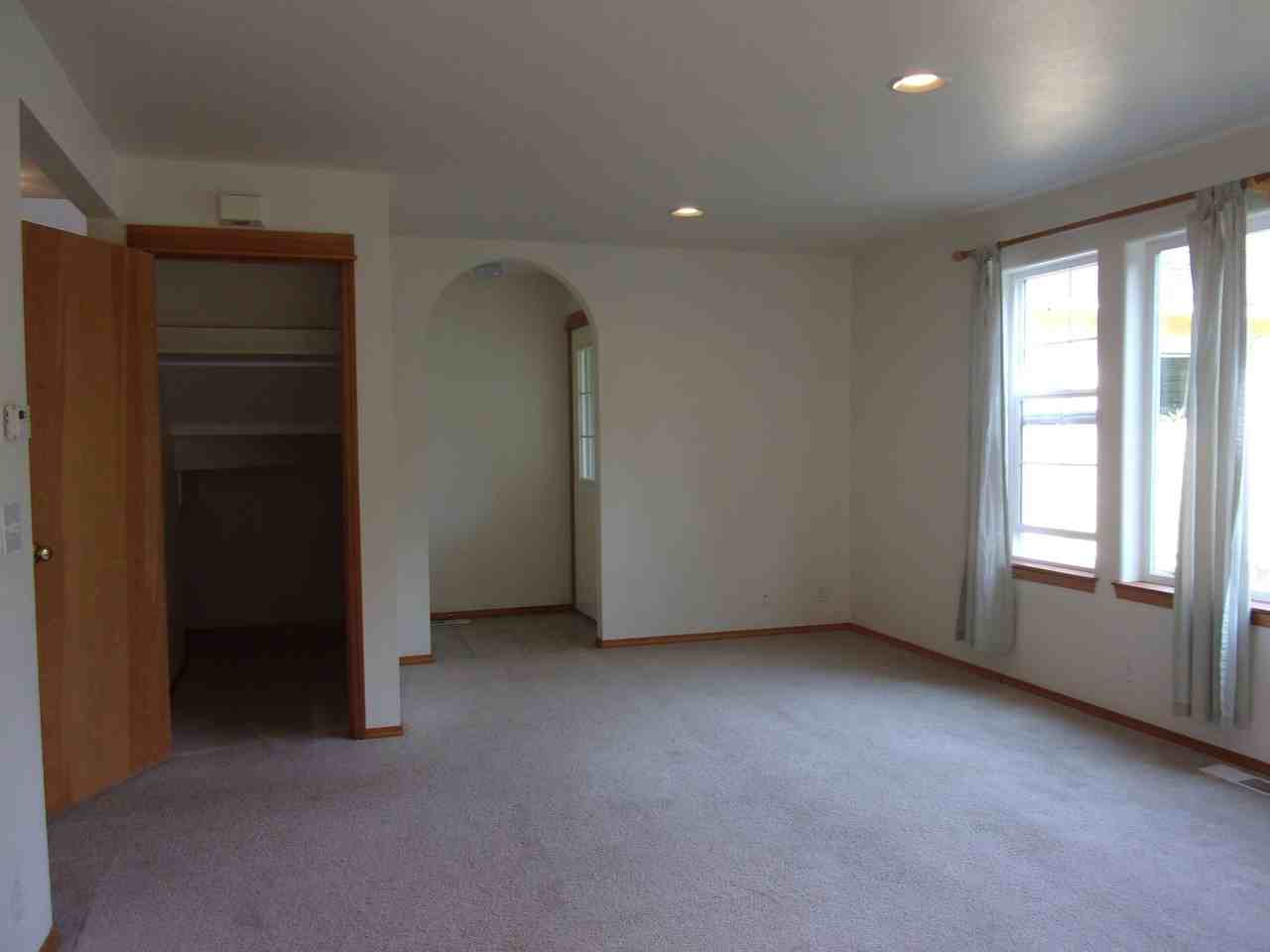 1504 Wilson Ave - Photo 2 of 15