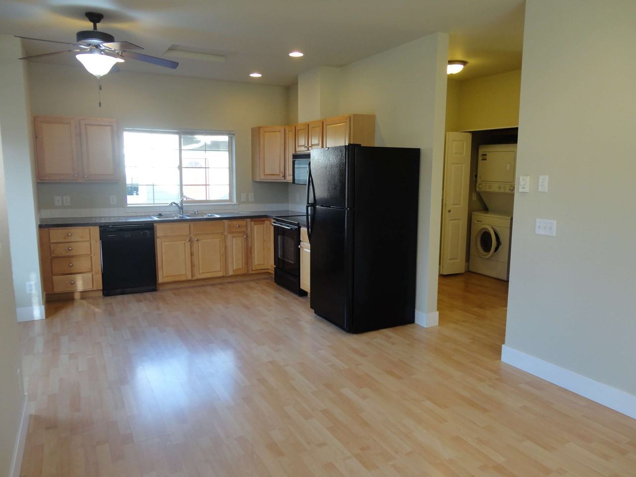 1529 Lincoln St - Photo 3 of 12