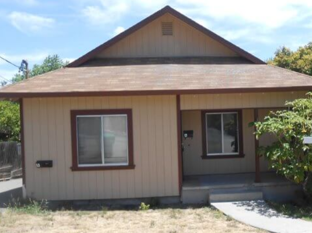 20930 Locust St - Photo 2 of 14