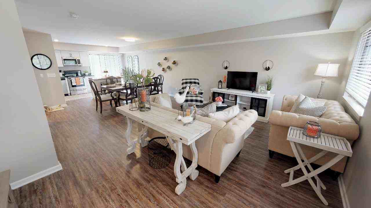 83 West - Photo 7 of 57