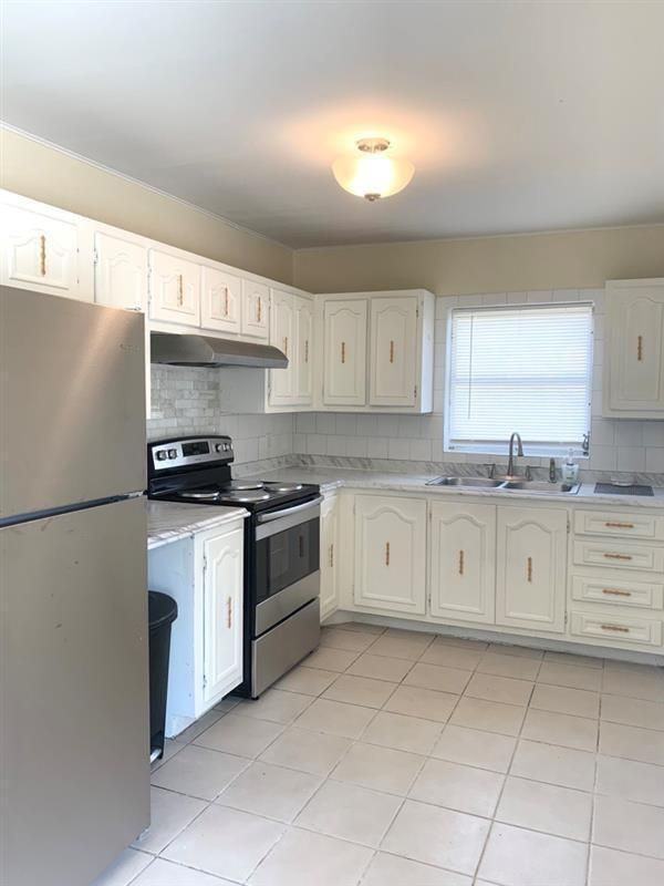 520 West 24th Street - Photo 3 of 10