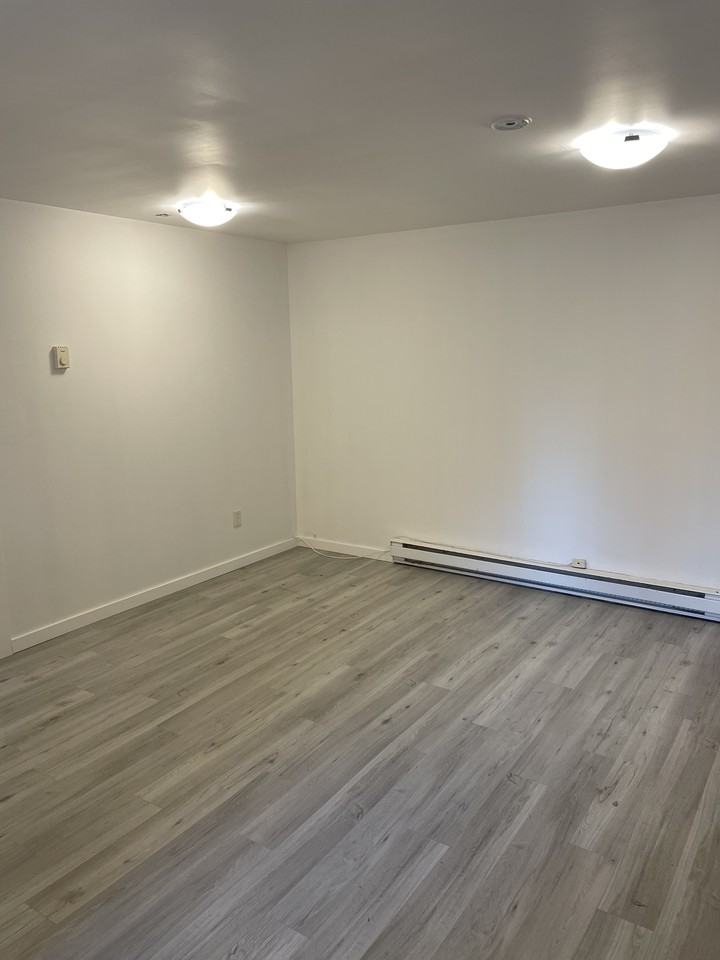 319 Center Avenue - Photo 3 of 6