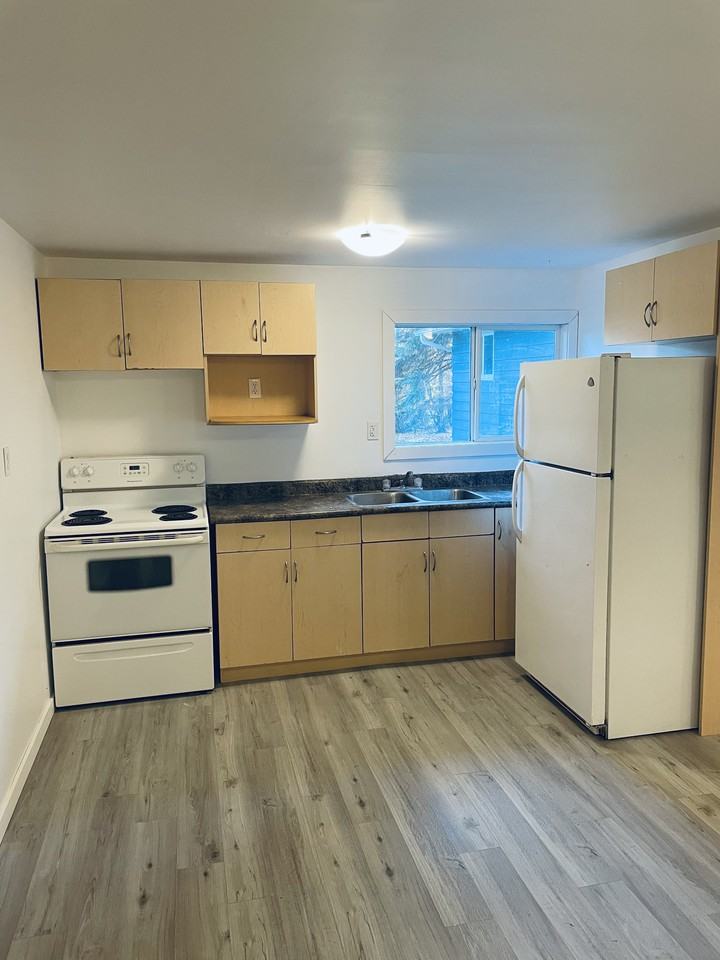 319 Center Avenue - Photo 2 of 6