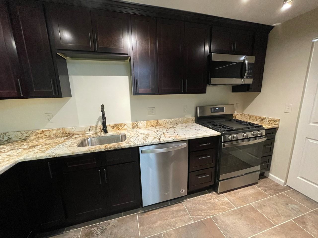 7258 Beacon Hill Dr #7258 - Photo 3 of 40