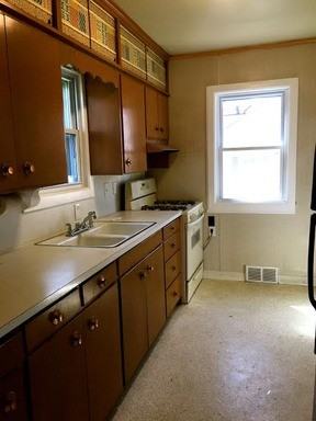 1828 46th St - Photo 3 of 6