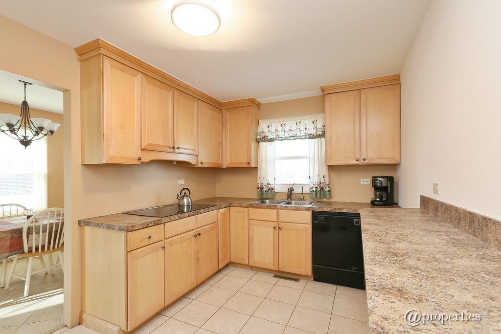 28585 N Harrison Ave - Photo 3 of 10