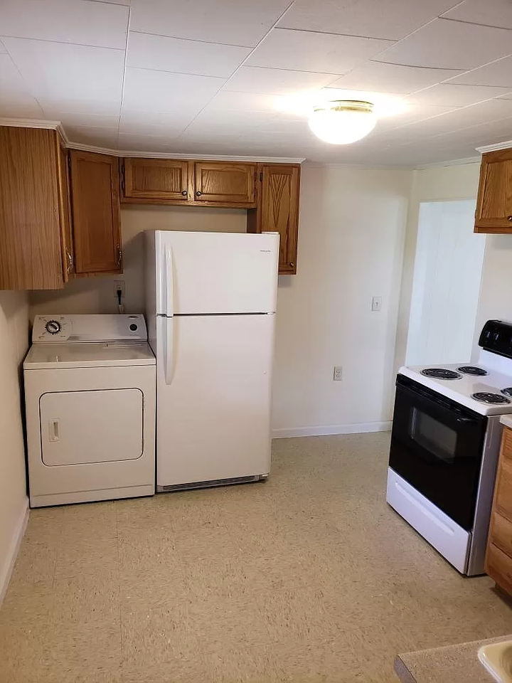 8 W First St - Photo 3 of 14