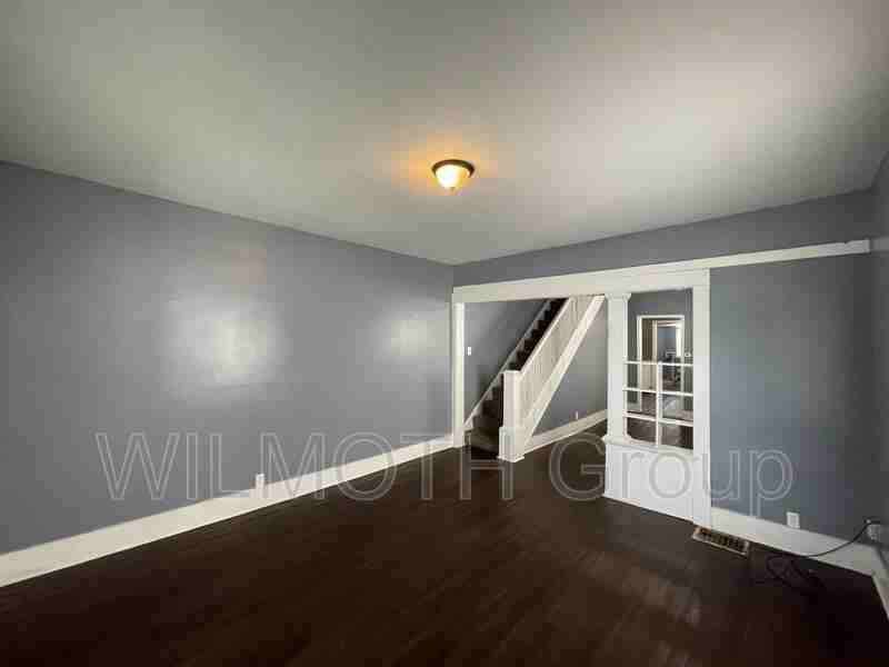 Dearborn St - Photo 3 of 10