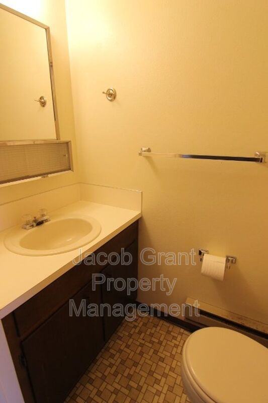 725 Whittier St - Photo 7 of 9