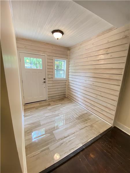 615 Orchard St - Photo 3 of 26