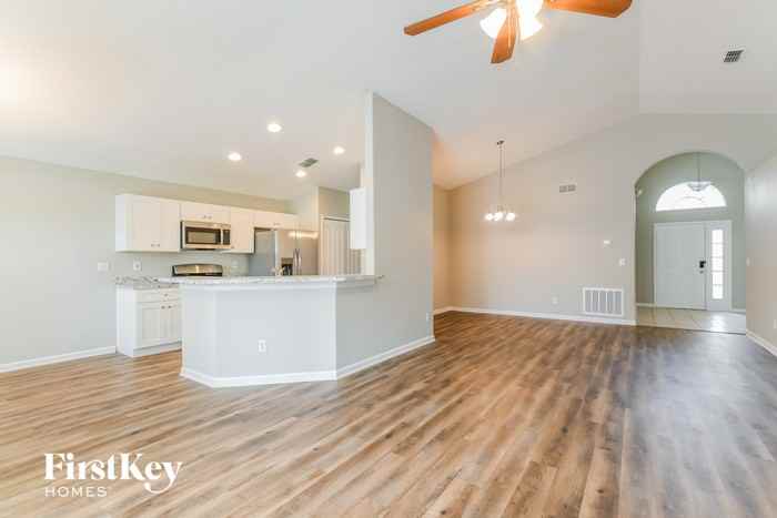 16029 Bay Vista Dr - Photo 3 of 15