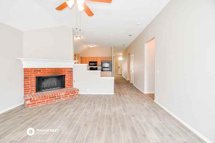 6413 Hampstead Dr - Photo 3 of 16