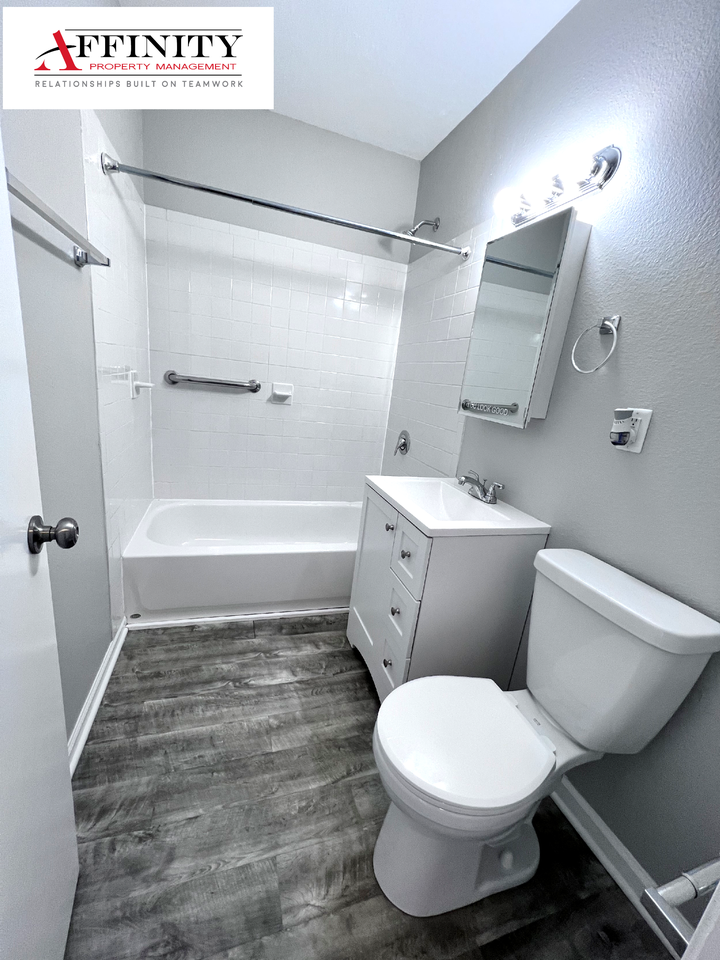 4312 Holly St #2 - Photo 4 of 10