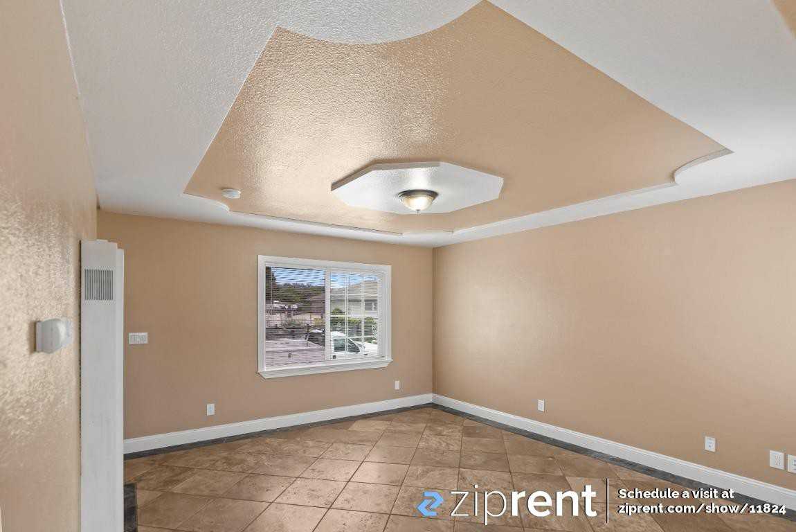 2825 20th St - Photo 3 of 20