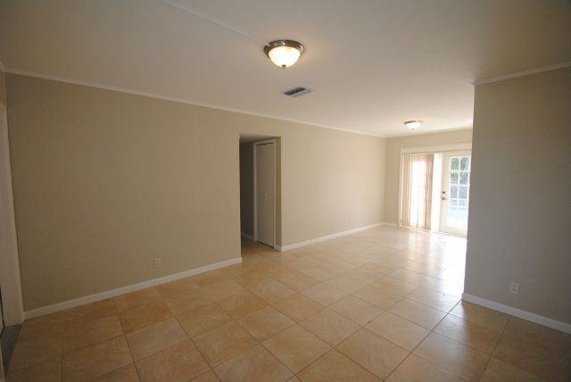 6066 Nw 18th St - Photo 3 of 16