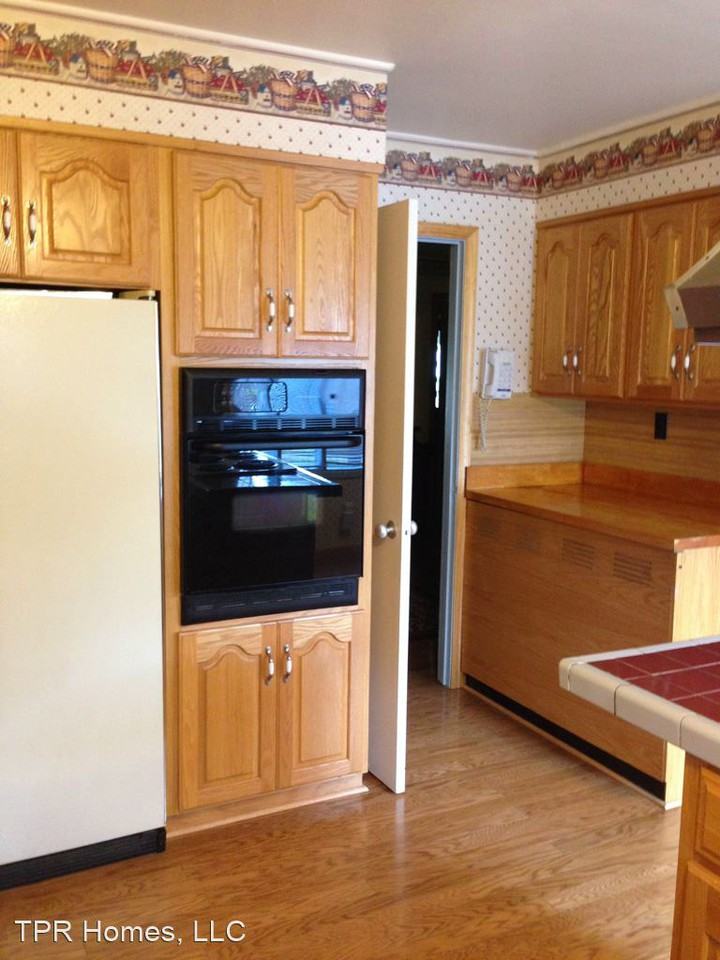 12 Foxglove Rd - Photo 3 of 17