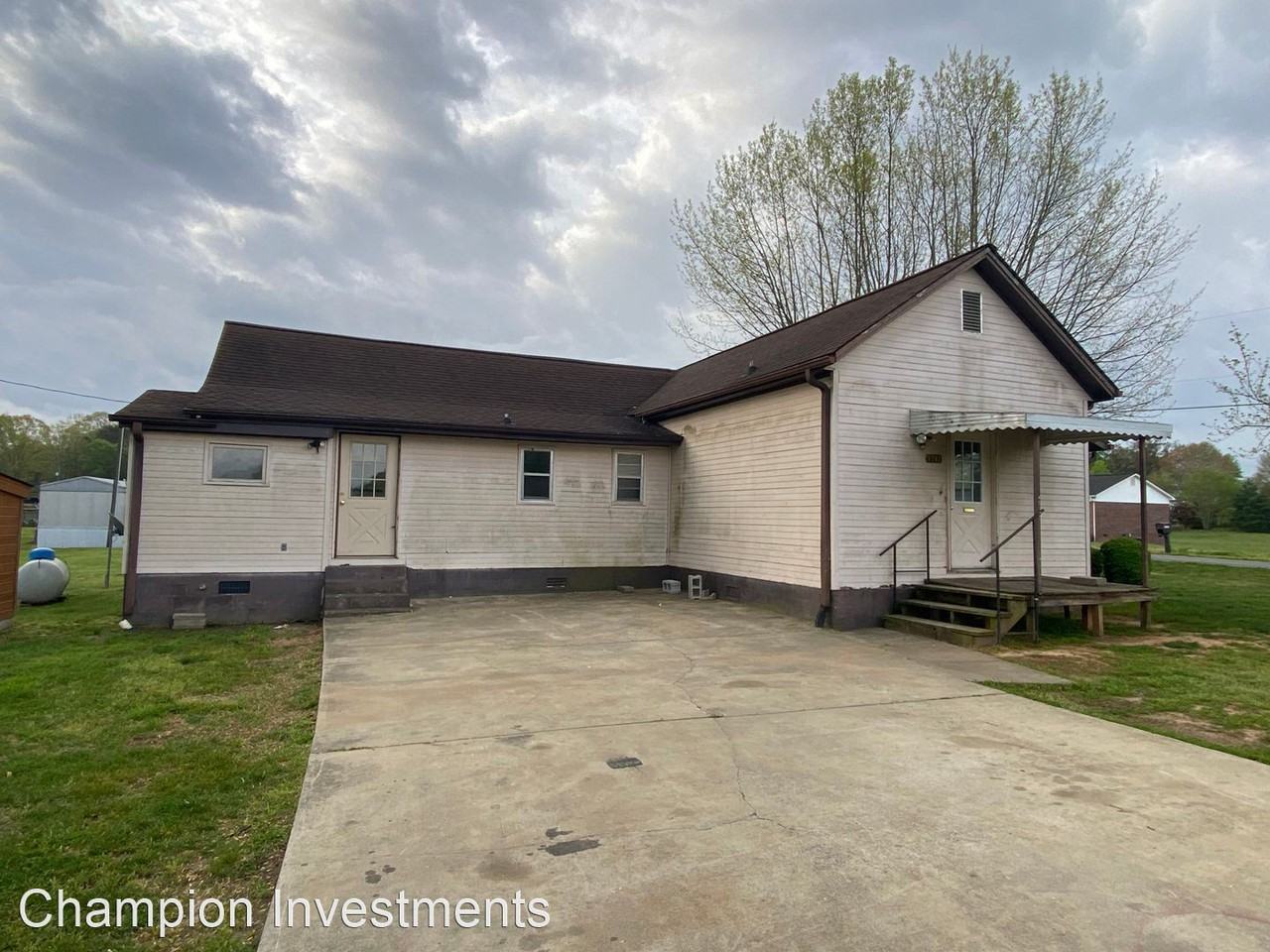 1241 Longbranch Rd - Photo 2 of 23