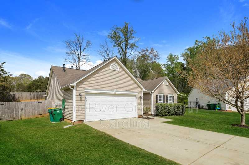 4692 Carlton Ct - Photo 3 of 17