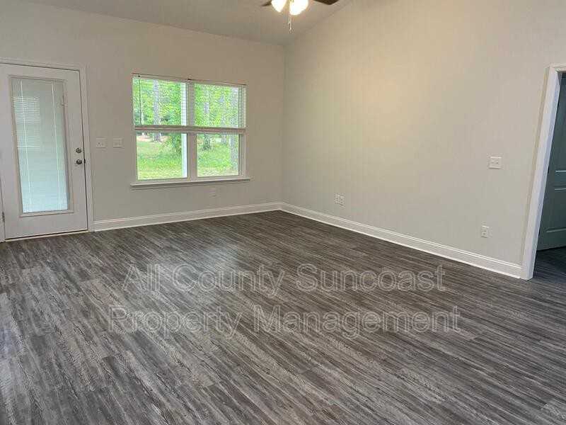 550 Holly Rd - Photo 3 of 8