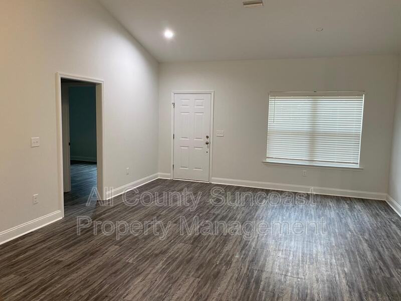 550 Holly Rd - Photo 5 of 8