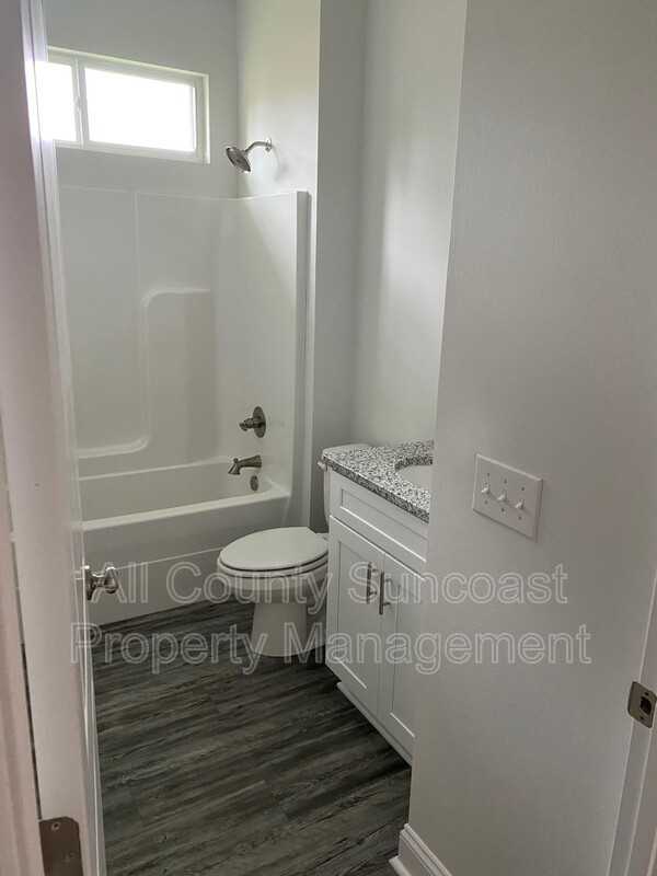 550 Holly Rd - Photo 6 of 8