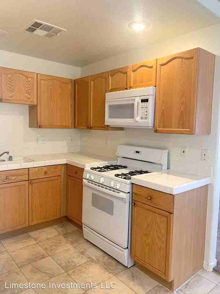 400 Pine Haven St #206