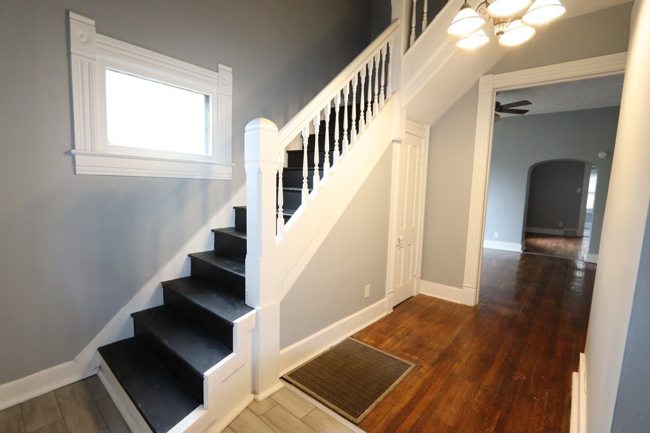 1119 Jefferson Ave - Photo 3 of 27