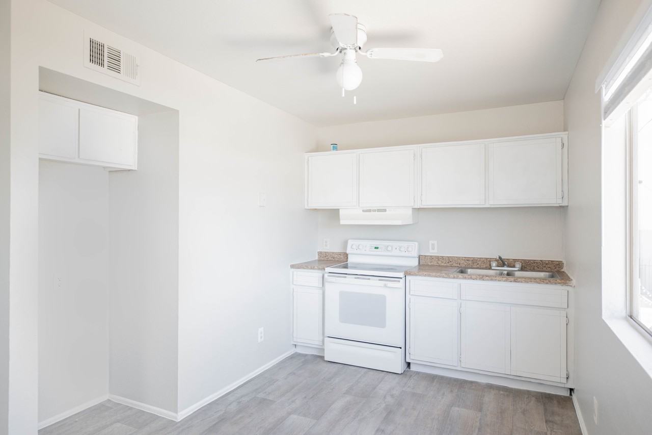 622 N 30Th Pl - Photo 3 of 13