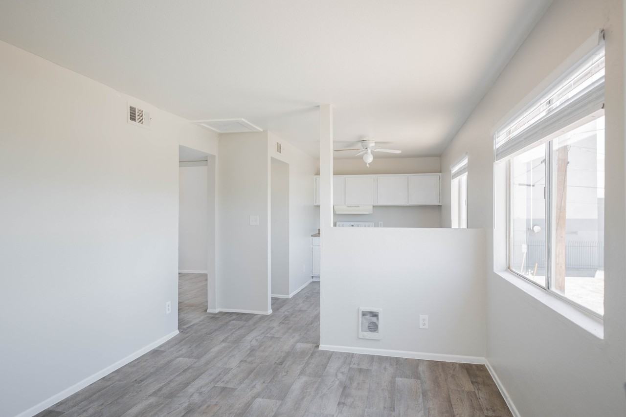 622 N 30Th Pl - Photo 4 of 13