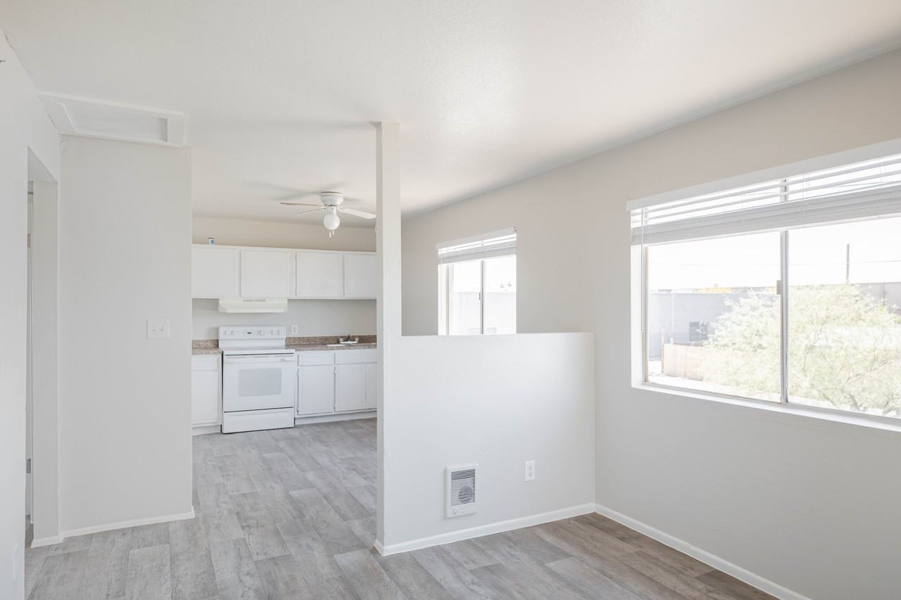 622 N 30Th Pl - Photo 5 of 13
