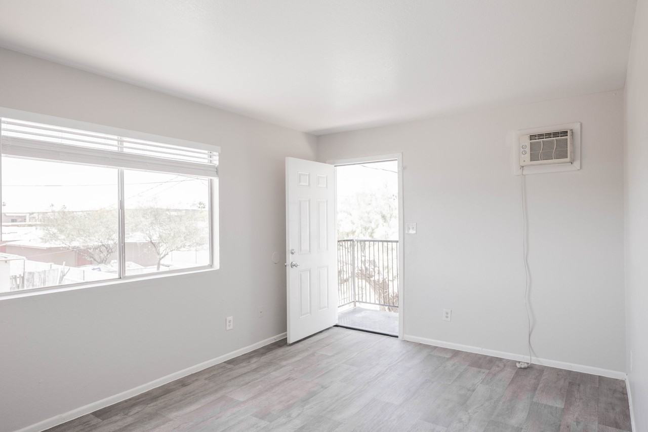 622 N 30Th Pl - Photo 6 of 13