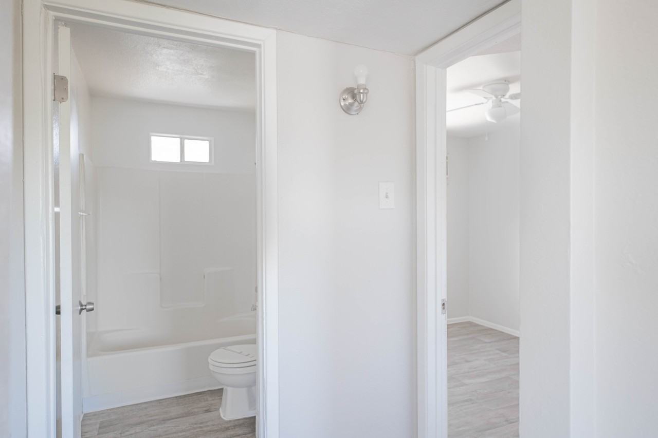 622 N 30Th Pl - Photo 7 of 13