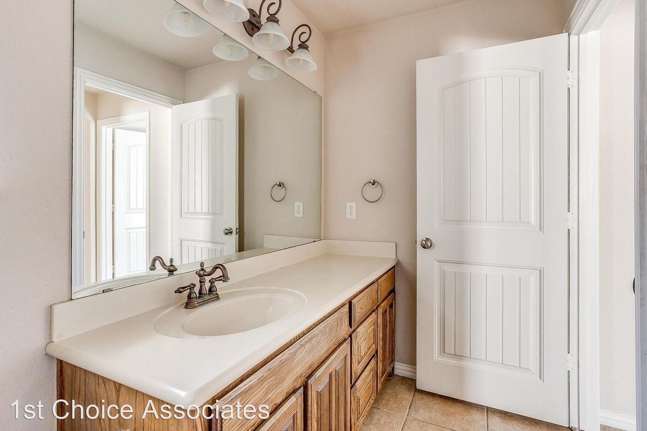 437 Spyglass Dr - Photo 2 of 12