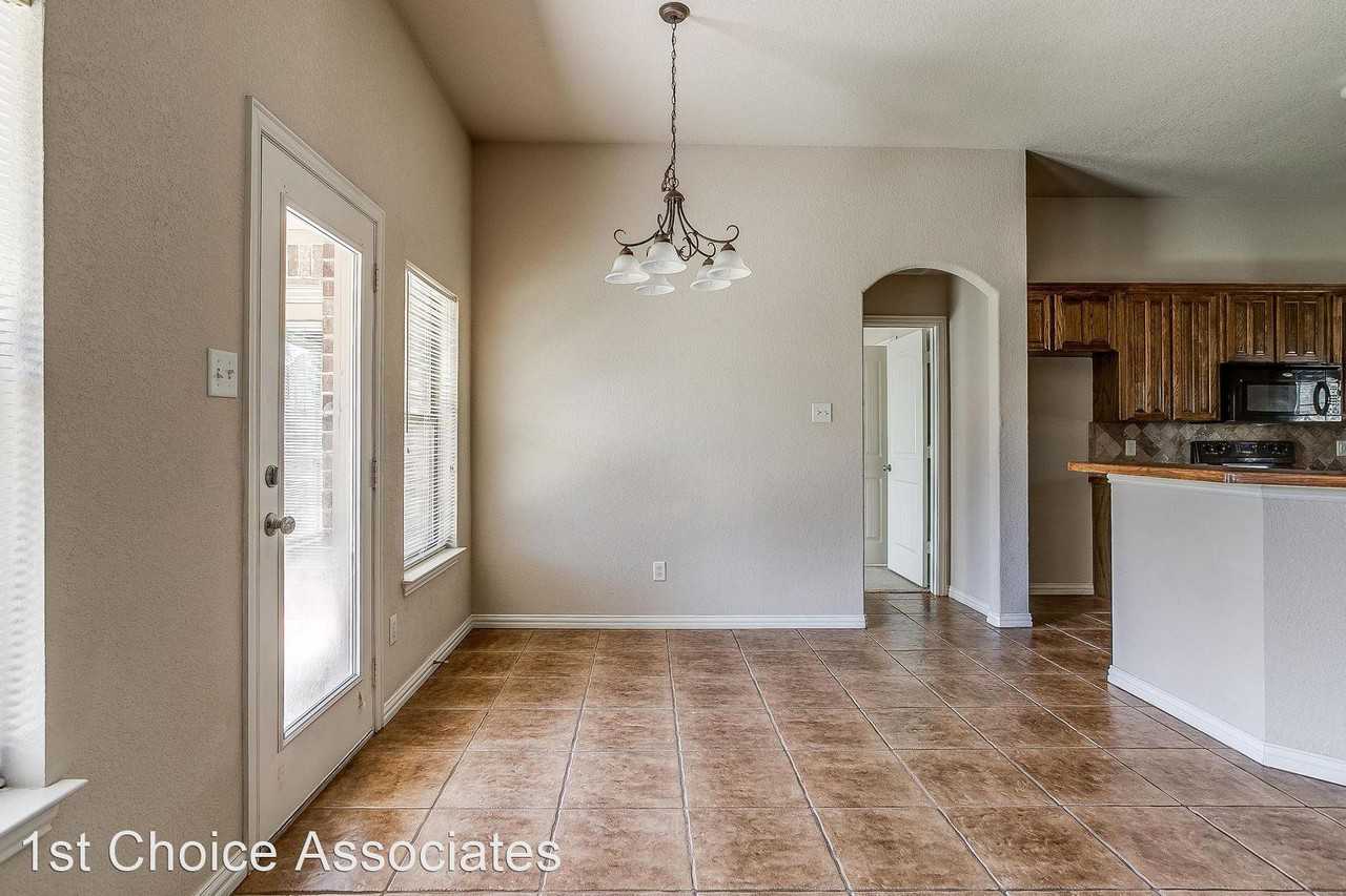 437 Spyglass Dr - Photo 3 of 12