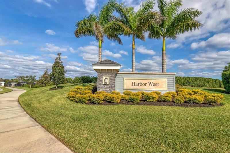 15384 Spanish Point Dr - Photo 3 of 26