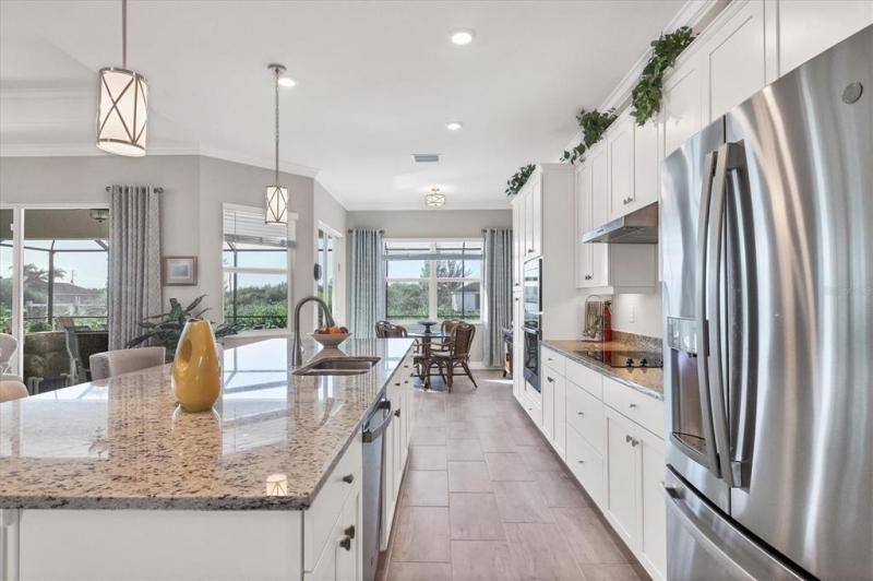 15384 Spanish Point Dr - Photo 4 of 26