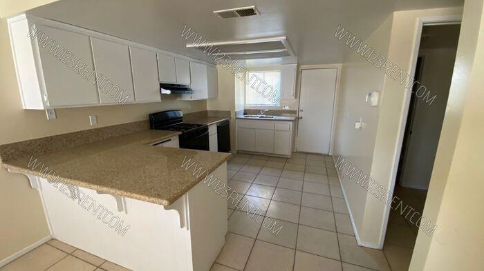 9817 N Loop Blvd #C - Photo 2 of 11