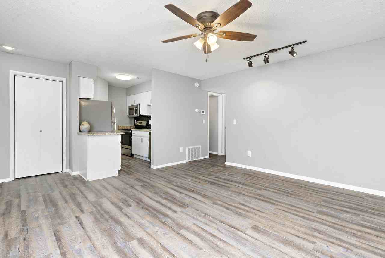 Eddingham Place - Photo 7 of 36