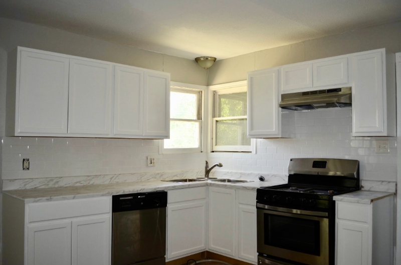 2207 Howell Ave - Photo 5 of 18