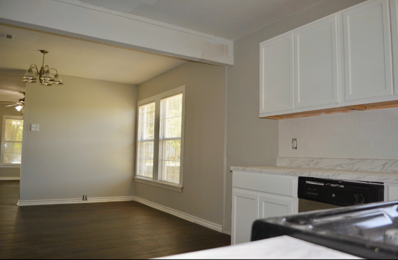 2207 Howell Ave - Photo 6 of 18