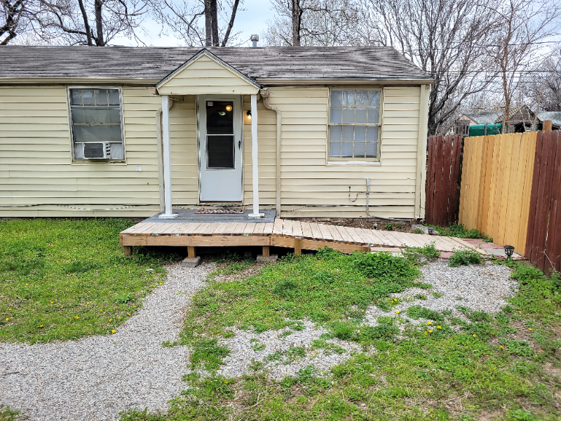 340 N Bebe St - Photo 2 of 22