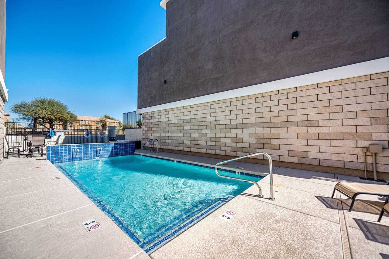 Lofts on 8th | Student Housing - Photo 5 of 36