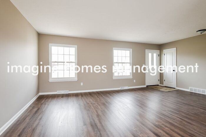 15621 Indianhead Ln - Photo 3 of 16