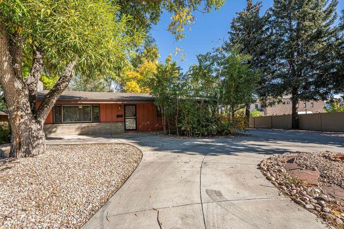 1022 Summer St - Photo 2 of 31