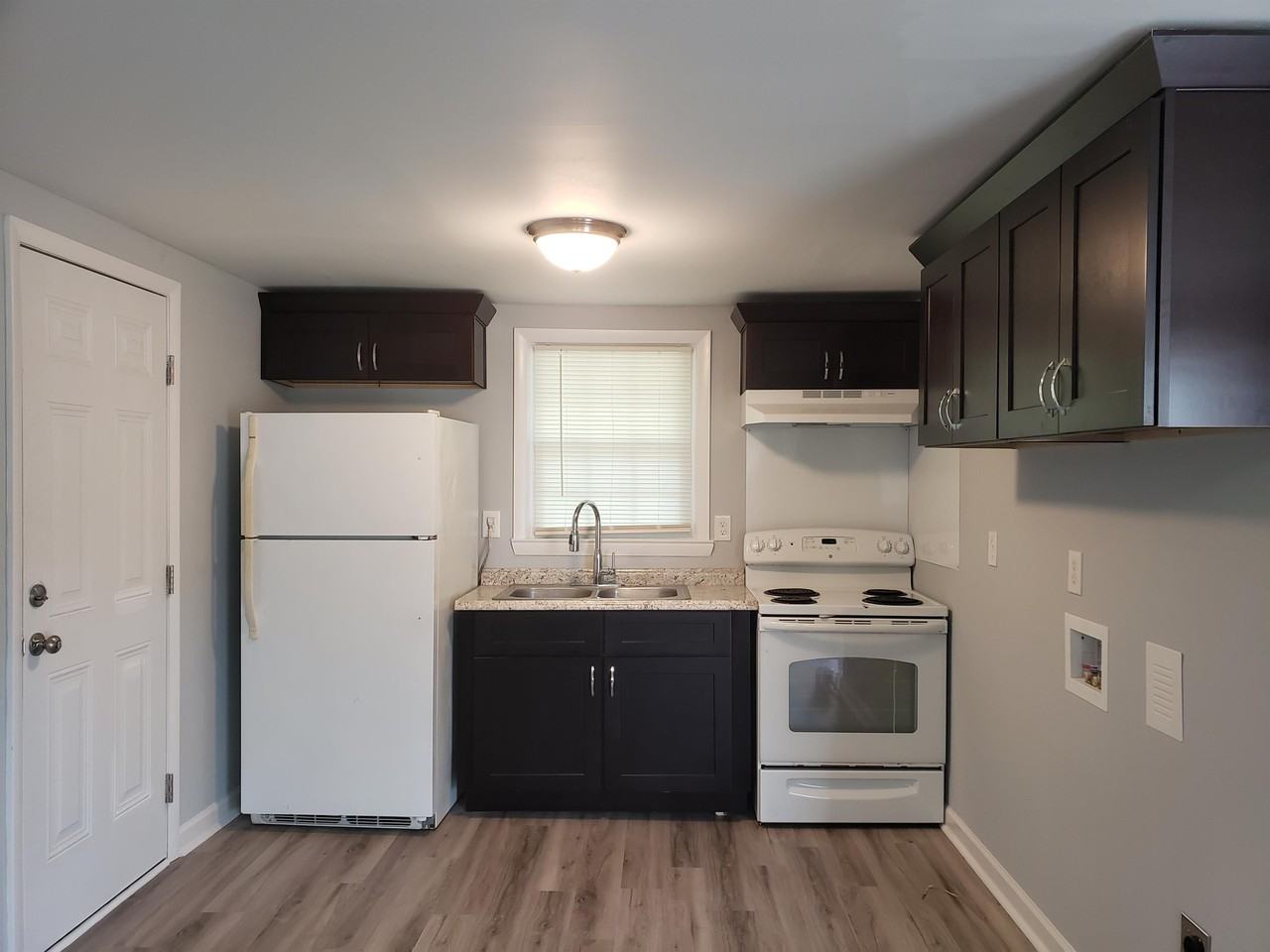 823 Mcneil St #1 - Photo 3 of 10