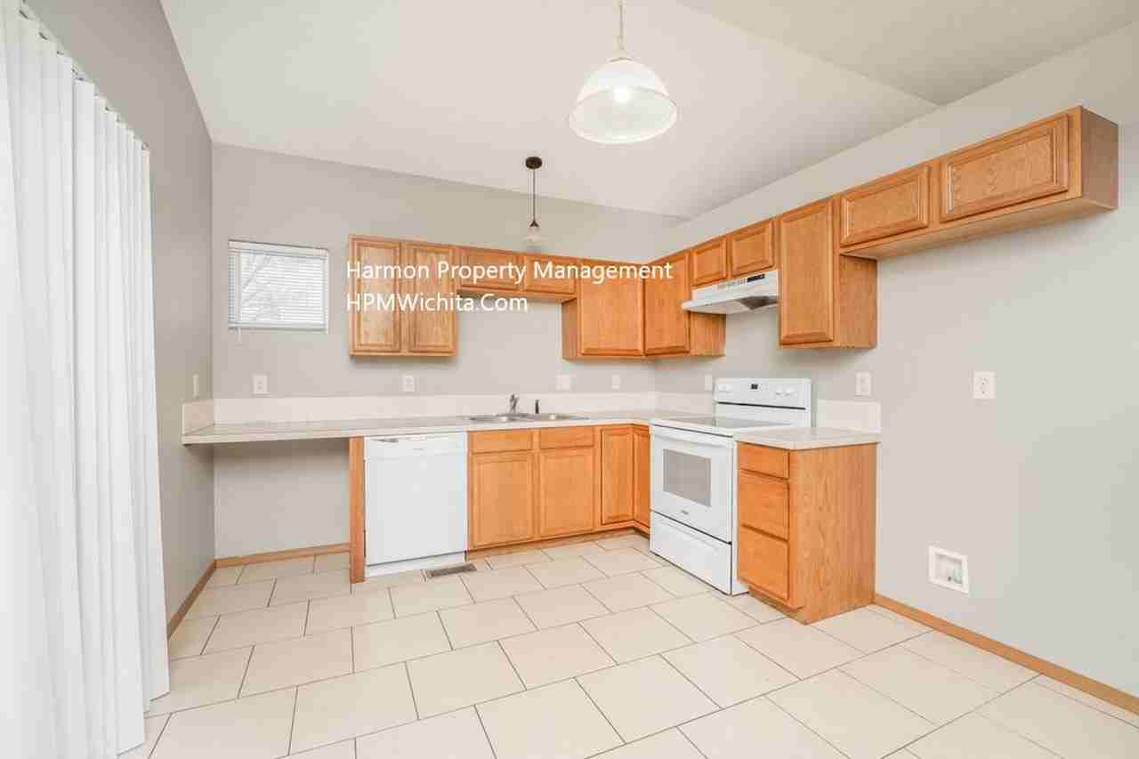 1022 E Karla Ct - Photo 3 of 15