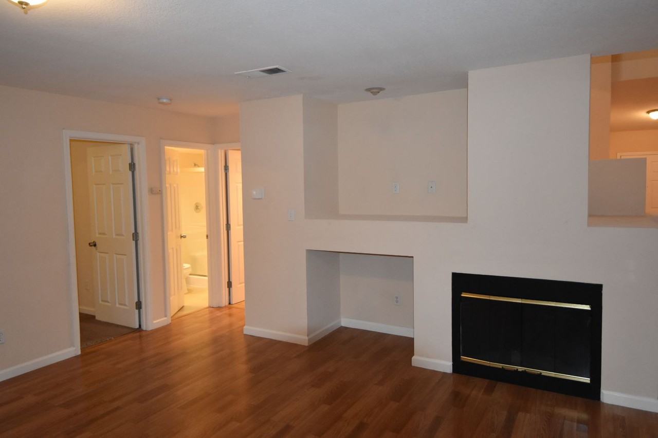 4711 Ford St - Photo 2 of 8