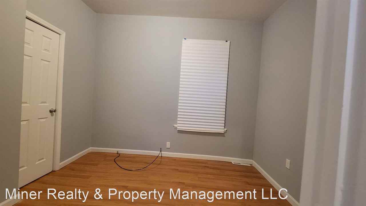 326 Mary St - Photo 2 of 2